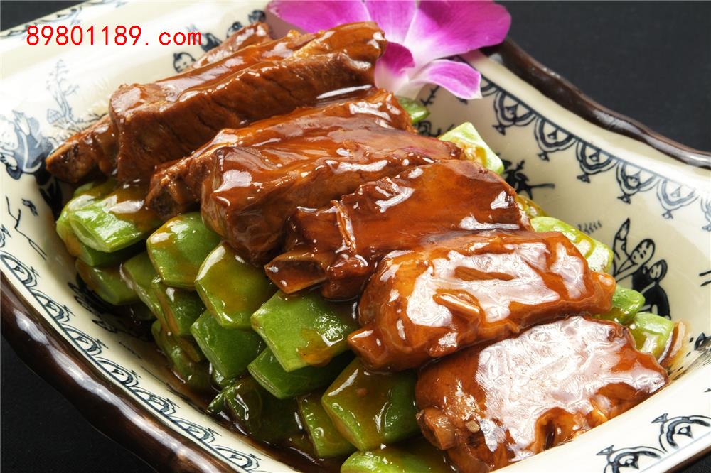 排骨炖油豆角